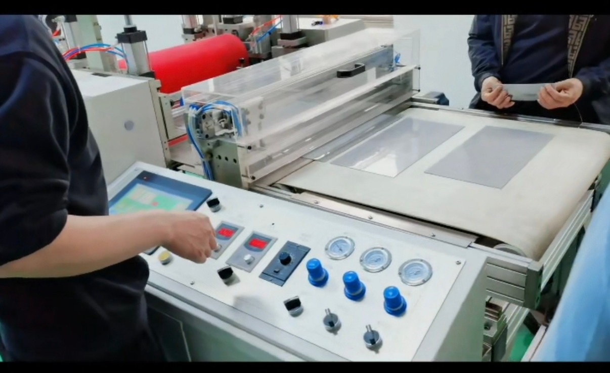 导热矽胶片涂布压延机  绝缘矽胶垫片压延涂布机  导热玻纤垫片压延涂布机